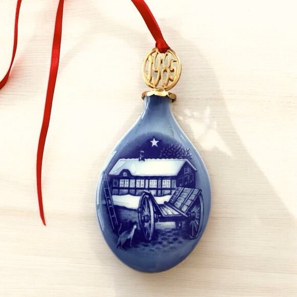 Christmas Eve at the Farmhouse 1985 Bing & Grondahl Porcelain Ornament Drop - Picture 6 of 6